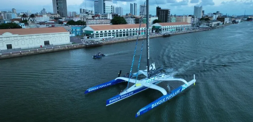 Fast pace towards Cape of Good Hope, Le Cléac'h on standby to leave Recife